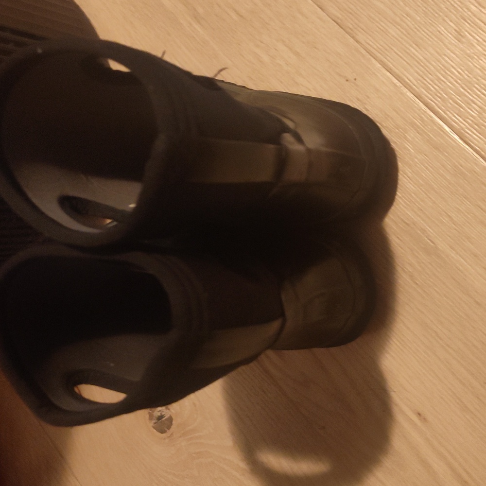Bogs Kids Black Waterproof Boots Boys size 2 - Picture 3 of 4
